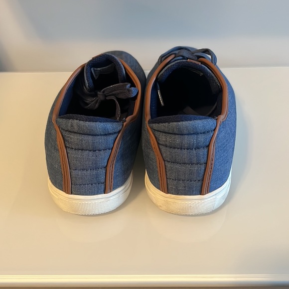 Size 13 Steve Madden blue denim shoes with brown leather accents - Picture 4 of 7